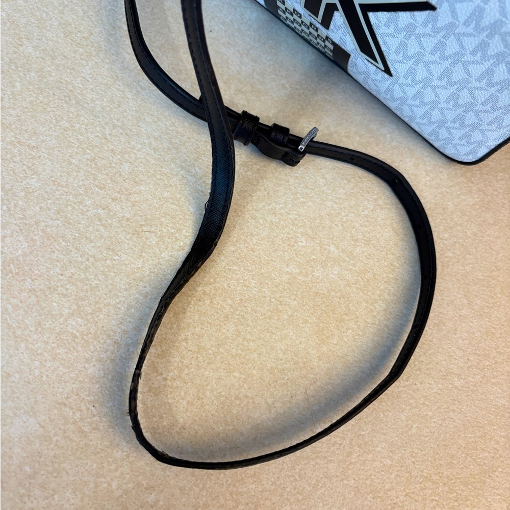 MICHAEL KORS NYC Jet Set Large Crossbody, EUC - Picture 9 of 12